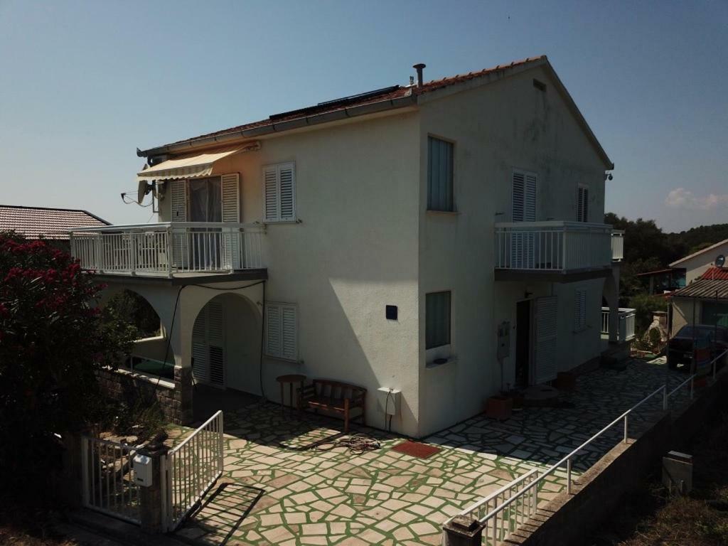 Apartment Neca Loviste Exterior photo